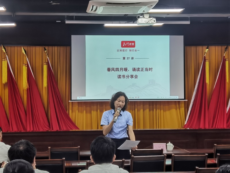 陈国秀作点评讲话.jpg